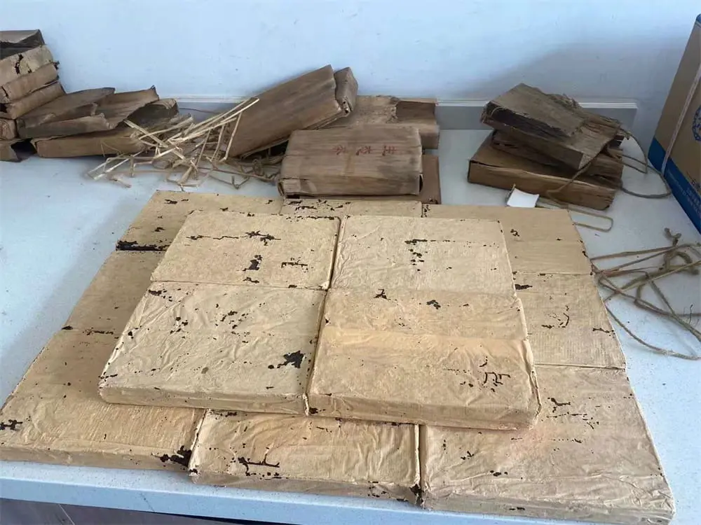 潜江回收中茶普洱茶2004年生茶熟茶