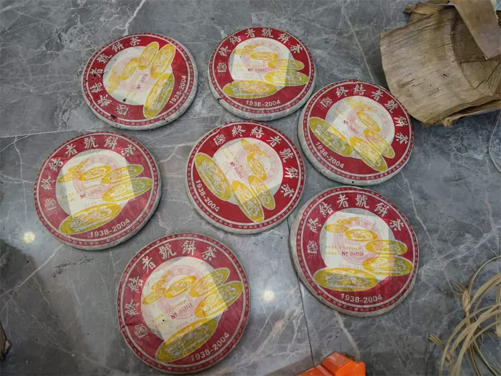 潜江回收中茶普洱茶2004年生茶熟茶图3